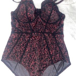 Torrid size 1 accommodating double D and triple D